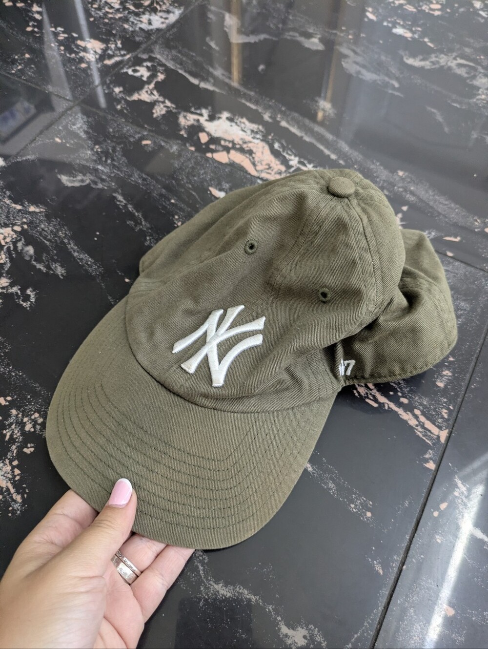 MLB New York Yankees '47 Brand Olive Clean Up Baseball Cap